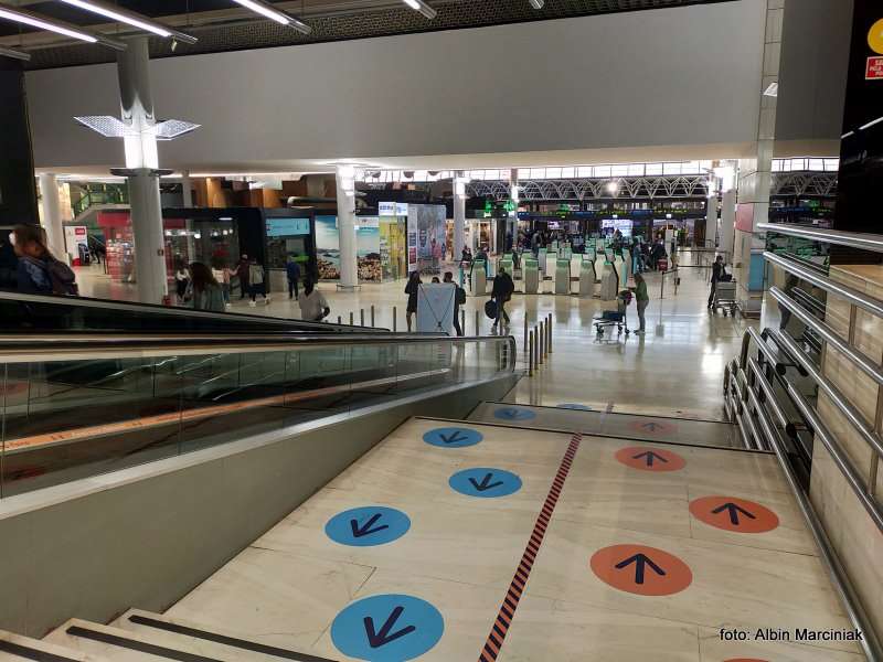 procedury Covid w transporcie i pobycie foto Albin Marciniak 7