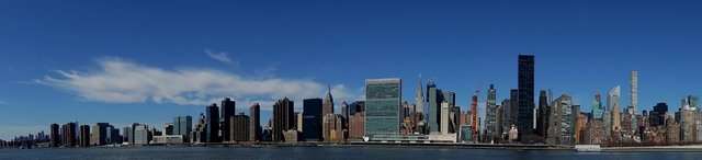 Zdj 1. Panorama Manhattanu z Queens