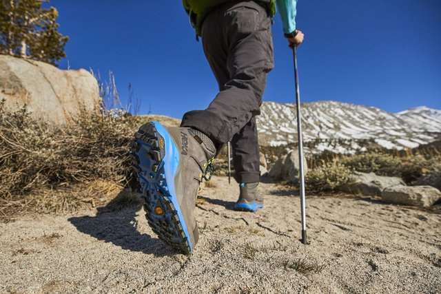 Hoka One One SKY Ms Kaha Charcoal Grey Blue lifestyle