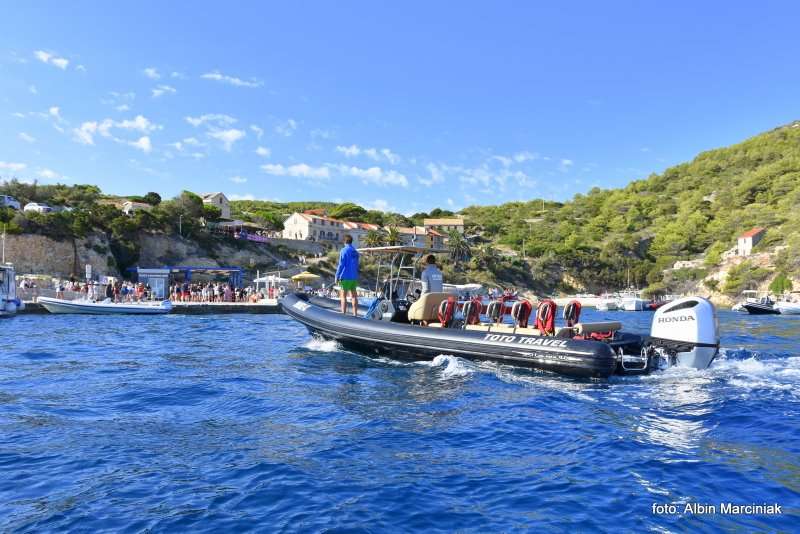 Blekitna Jaskinia Wyspa Vis Geopark Archipelag Viski Chorwacja UNESCO 15