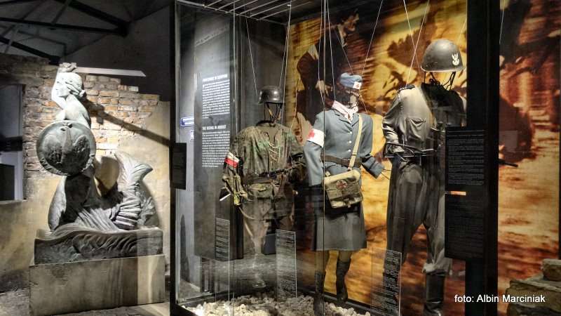 Muzeum Powstania Warszawskiego 12