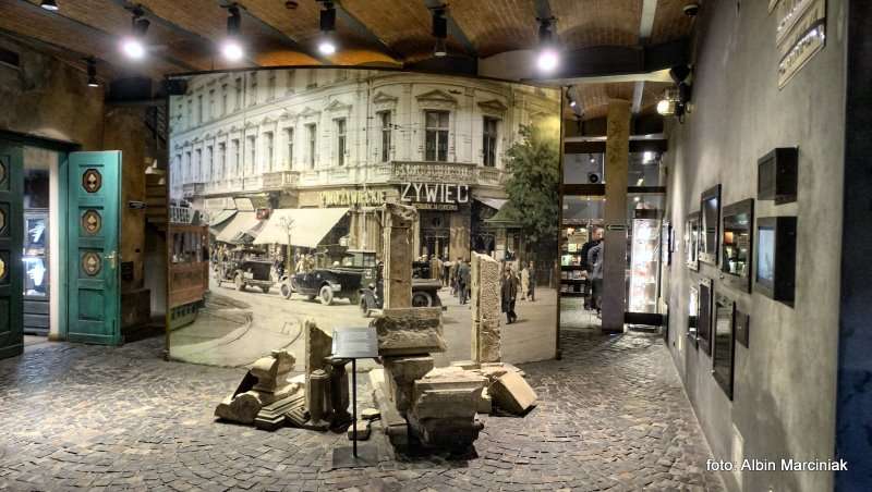 Muzeum Powstania Warszawskiego 30