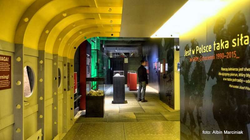 Muzeum Powstania Warszawskiego 7