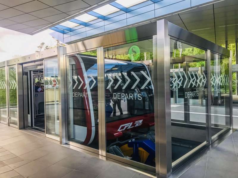 Kolejka szynowa miedzy dwoma poziomami miasta Luksemburg