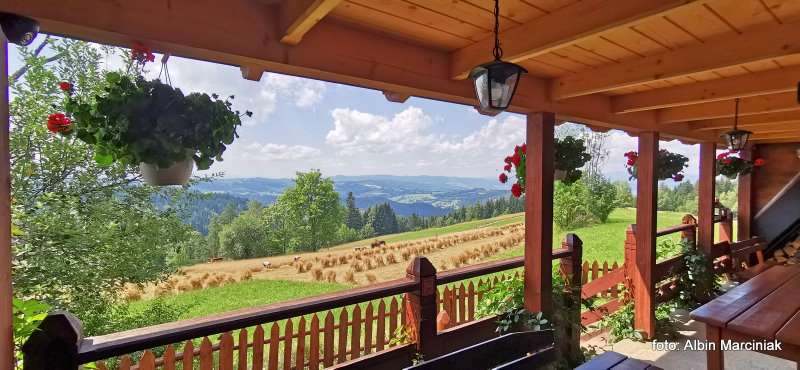 Bacówka na Maciejowej schronisko PTTK 10