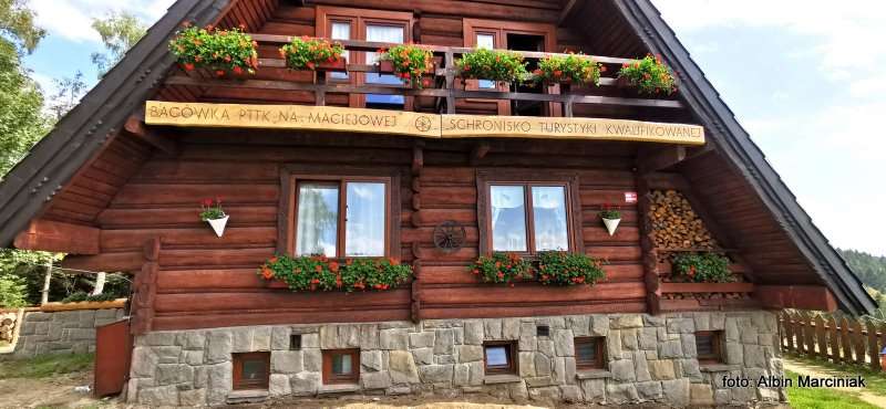 Bacówka na Maciejowej schronisko PTTK 14