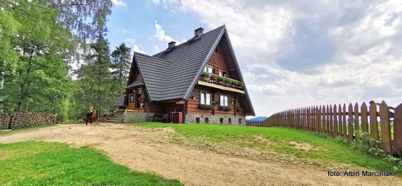 Bacówka na Maciejowej schronisko PTTK 15