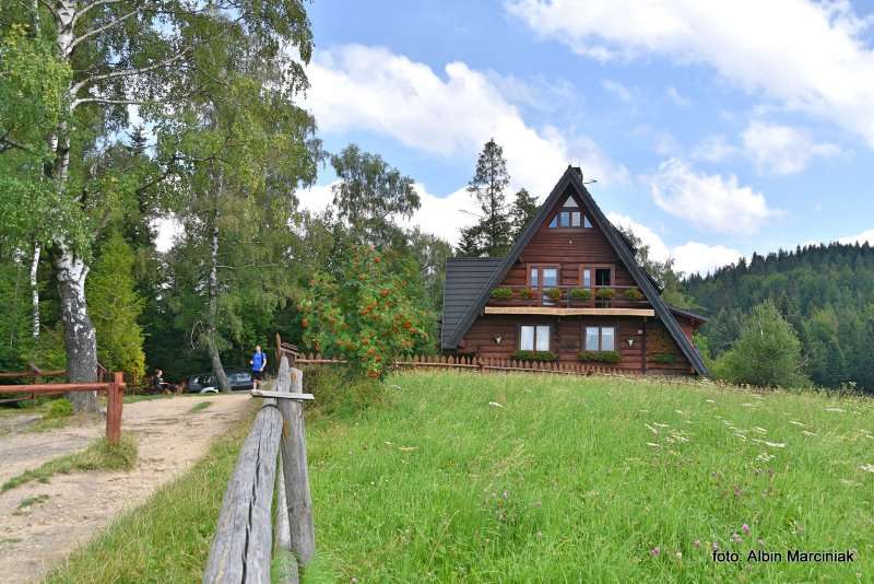 Bacówka na Maciejowej schronisko PTTK 4