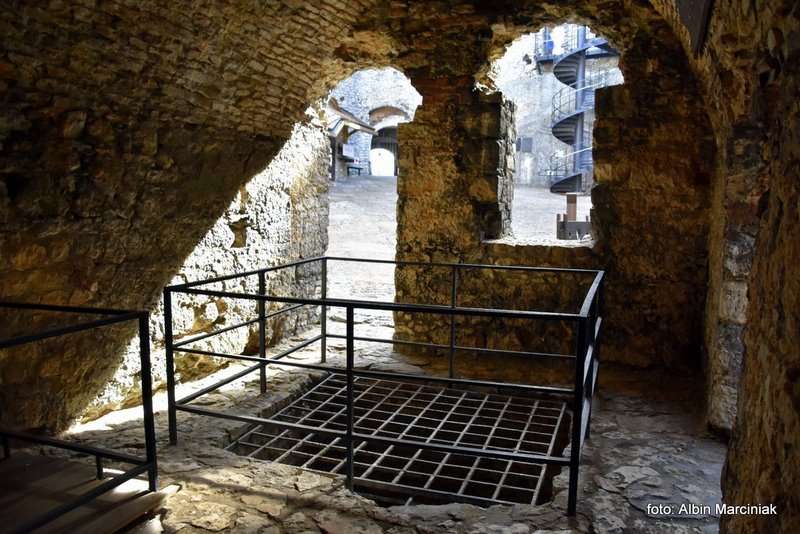 Zamek Ogrodzieniec 12