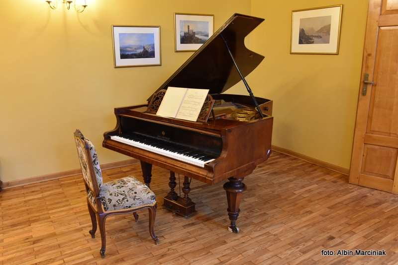 Dworek Ignacego Paderewskiego w Kąśnej Dolnej 18