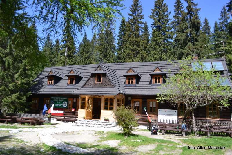 Schronisko PTTK w Dolinie Roztoki 3