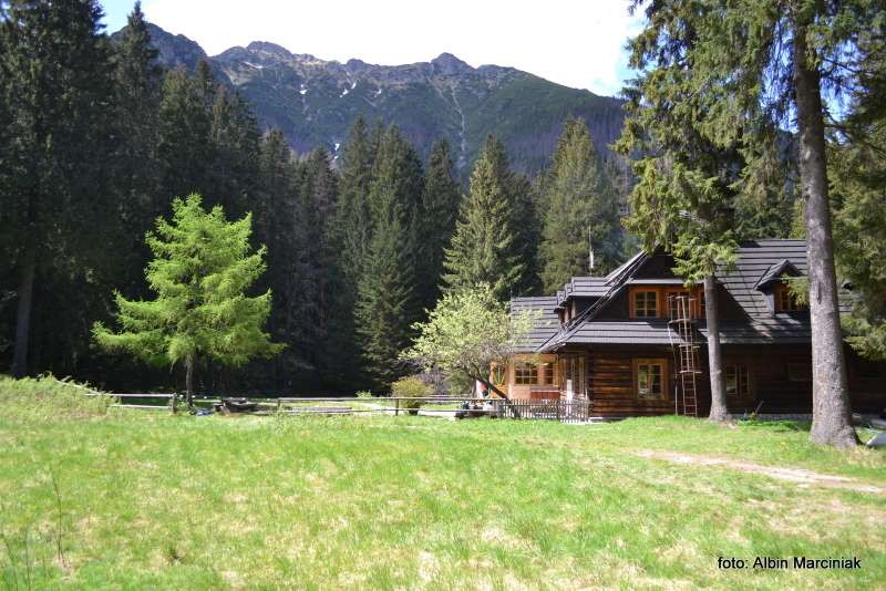 Schronisko PTTK w Dolinie Roztoki 5