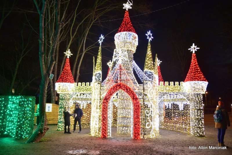 Ogrody Światła Magiczna Podróż w Zamku Topacz 26