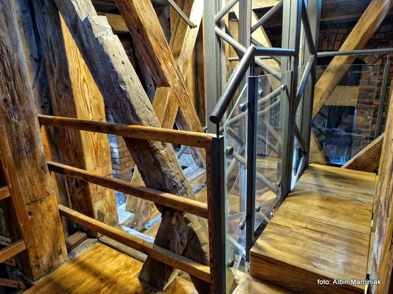 Wieża Mariacka w Krakowie – strażniczka czasu i tradycji