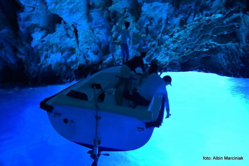 Blekitna Jaskinia Wyspa Vis Geopark Archipelag Viski Chorwacja UNESCO 10
